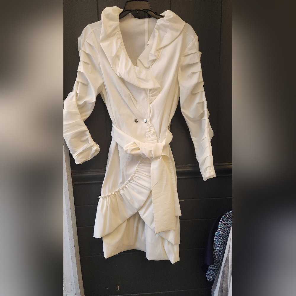 Sanuel Dong White Ruched Parachute type fabric Coat